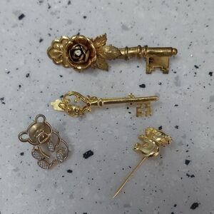 Vintage Gold Tone Brooch Bundle Of 4